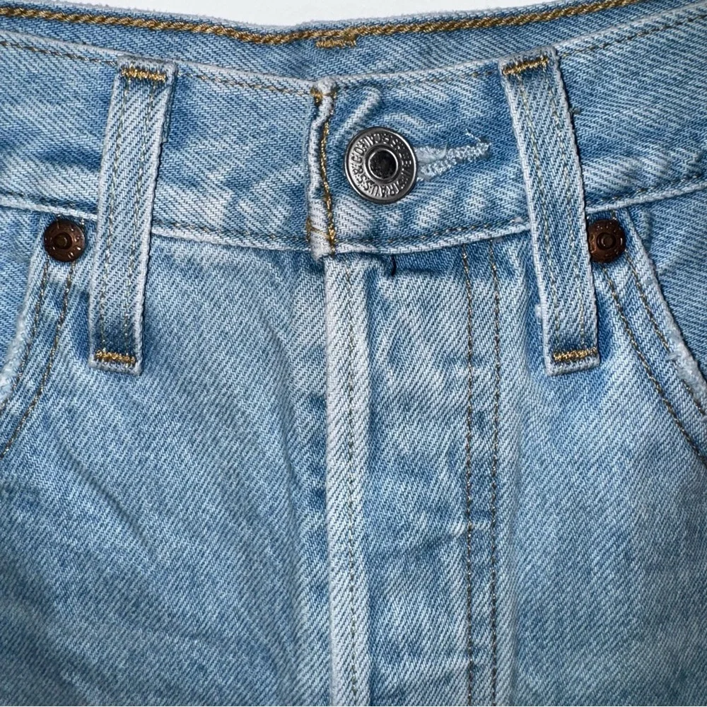 Levi’s Premium 501 Original Fit High Rise Womens Light Wash Denim Shorts Size 26 - Picture 4 of 15